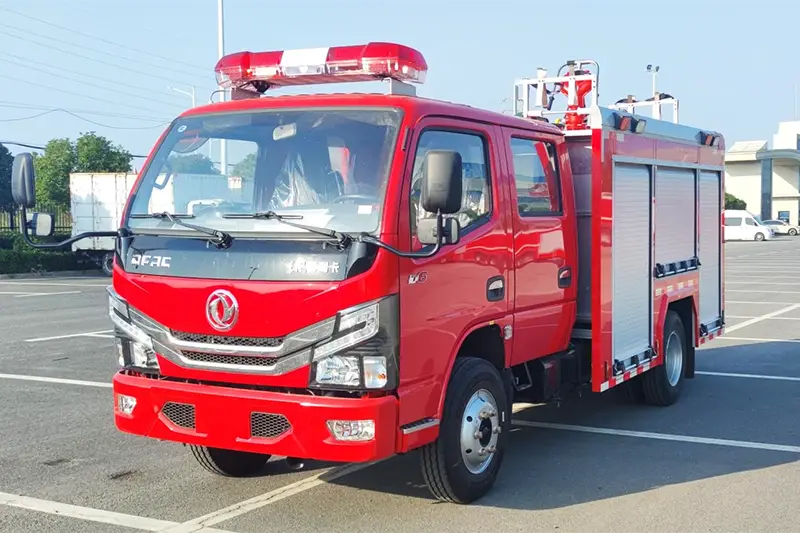 Комбинированная пожарная машина с сухим порошком и пеной